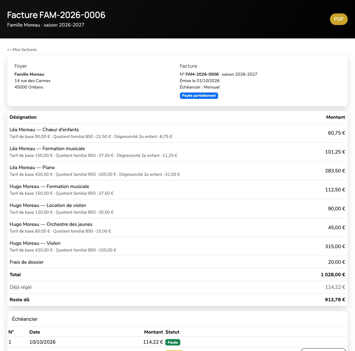 Détail d'une facture de famille : foyer, numéro, échéancier mensuel, lignes de chaque enfant avec le calcul du tarif, statut « payée partiellement ».